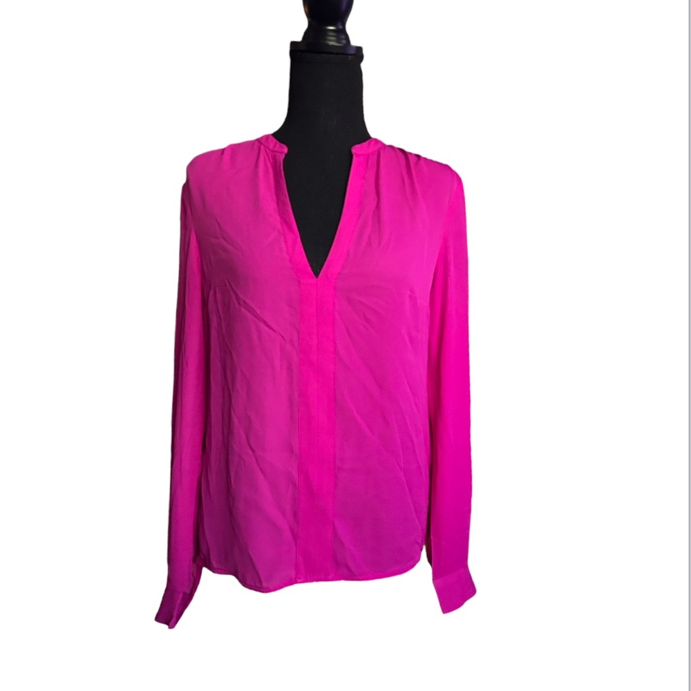 5/25$ ✨ Neon Pink Guess Blouse with Open Back 🩷